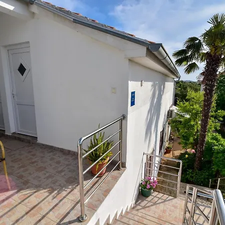 Apartment Nena *